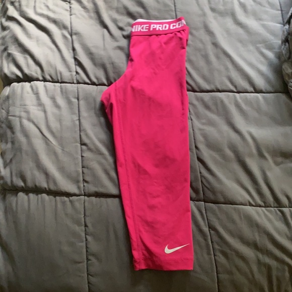 Nike Pro Leggings (Capri) - Picture 2 of 2